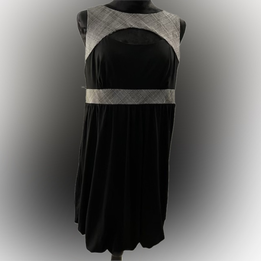 FREDRICKS of HOLLYWOOD Dress
Black with Gray & White checkered accents